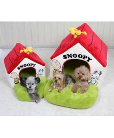 犬用品 ペットグッズ ハウス ベッド ペットパラダイス ペット ベッド スヌーピー お庭付き赤い屋根のハウス 大 猫 小型犬 介護 ふわふわ 通年 夏 秋 冬 クッション ソファ カドラー おしゃれ 室内 ドーム キャラクター Pet Paradise 通販 雑貨とペット用品の