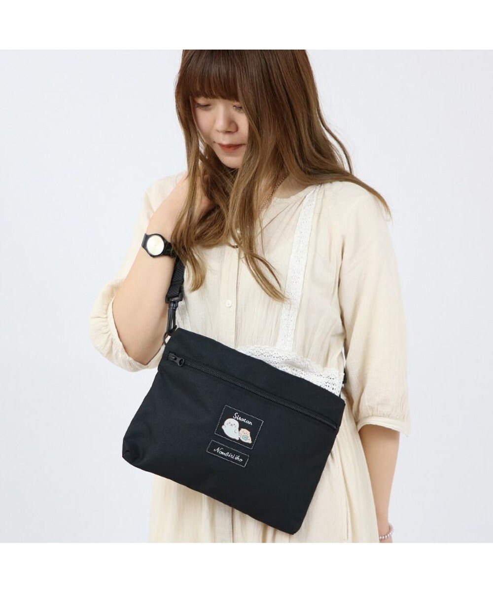 しろたん しろたん らっこいぬ サコッシュ 黒色 ミニショルダー ショルダーバック 斜め掛け バック 鞄 軽量 通勤 通学 レジャー 旅行 男女兼用 あざらし アザラシ かわいい キャラクター マザーガーデン 父の日 母の日 Mother Garden 通販 雑貨とペット用品の通販