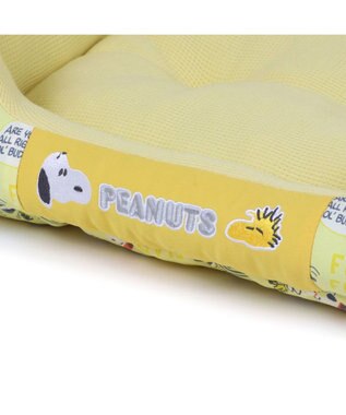 PET PARADISE スヌーピー　いつも一緒 カドラー M  小型犬 57×45cm イエロー